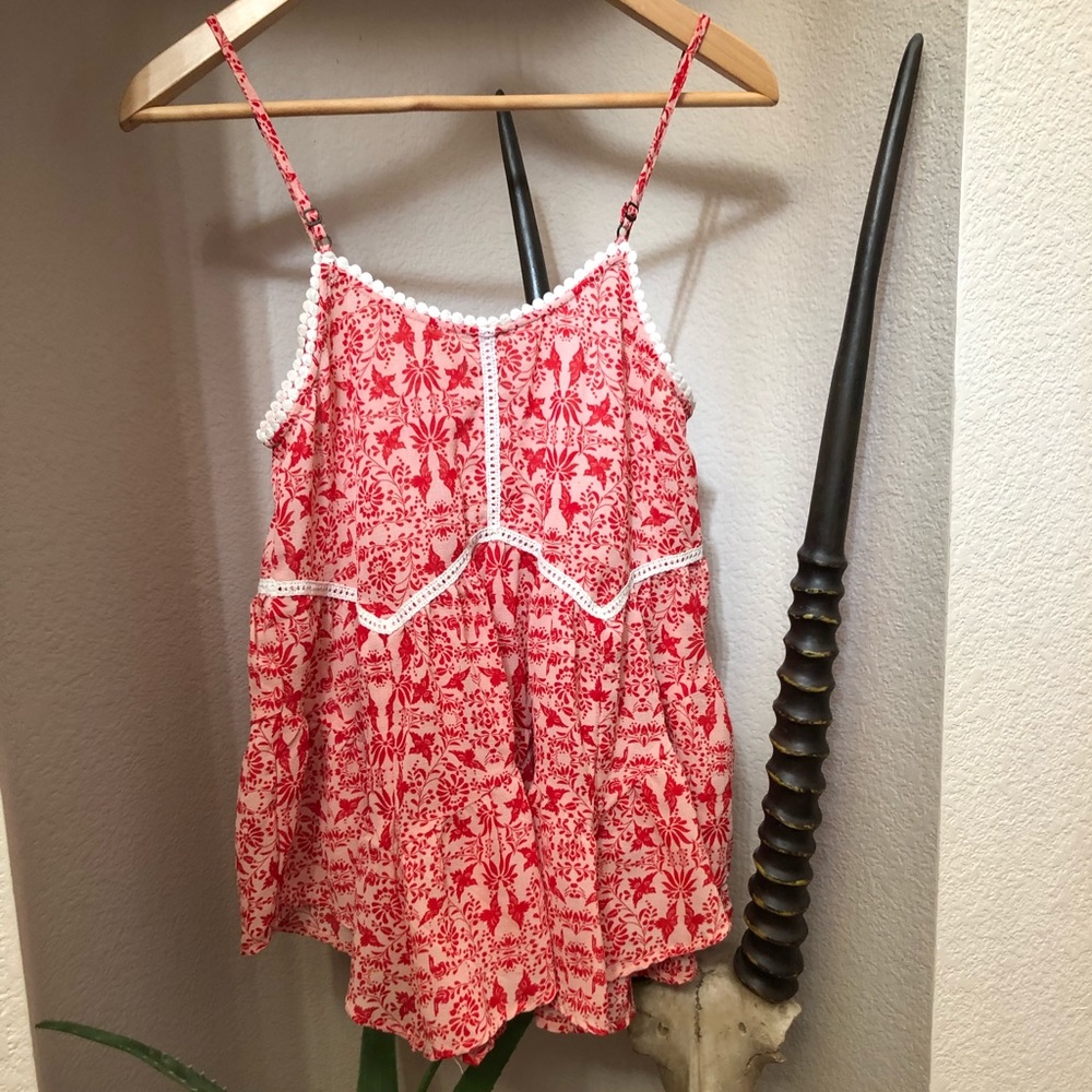 Flowy tank
